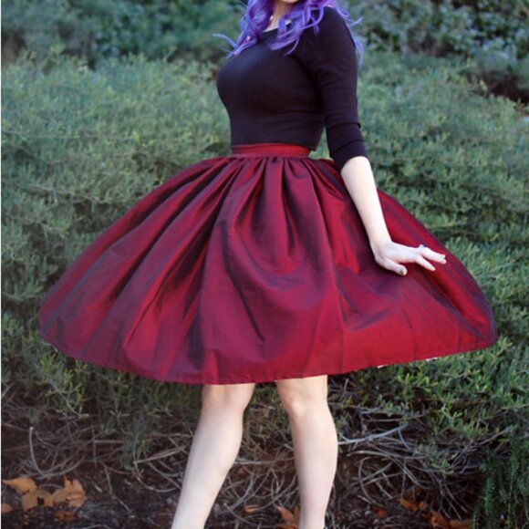 Pinup Couture Jenny Red Taffeta skirt BNWT L Rare HTF